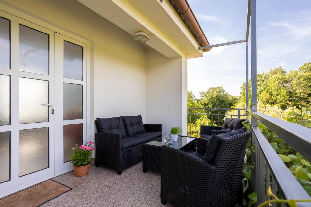 Apartments Sara Milohnici Luaran gambar
