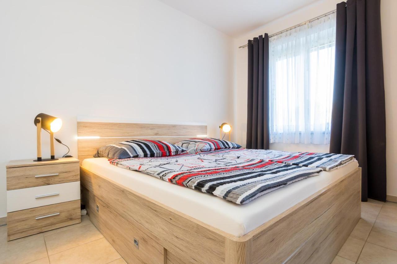 Apartments Sara Milohnici Luaran gambar